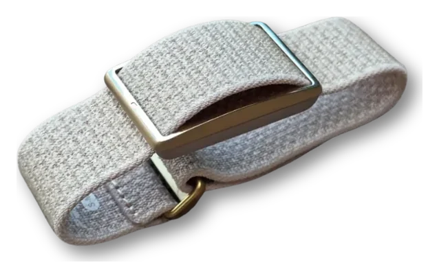 Heart monitoring bracelet
